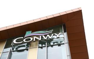 Conwy’s new chief executive will earn between £129,195 – £137,103, it has been confirmed.