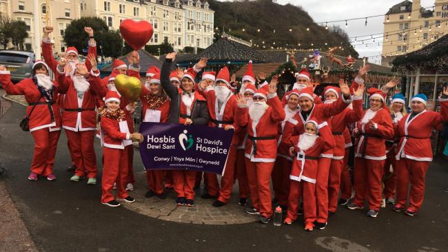 The St David's Hospice Santa Dash runners in 2019