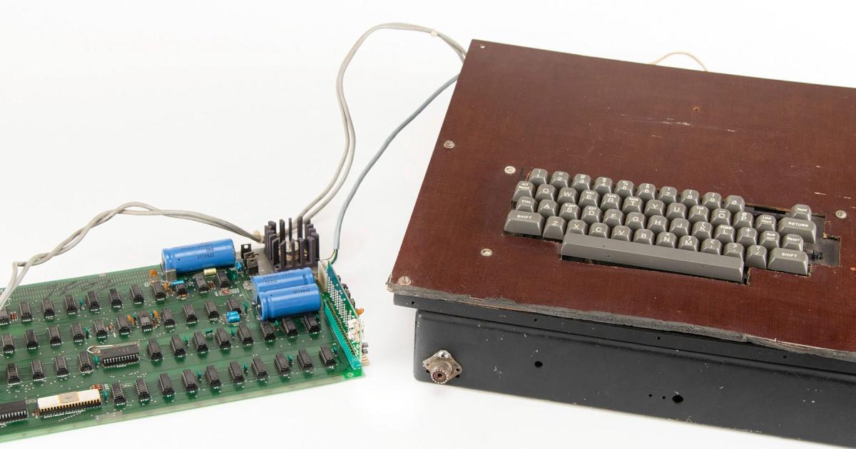 Vintage computer that helped launch Apple empire being sold at auction - Vimarsana News
